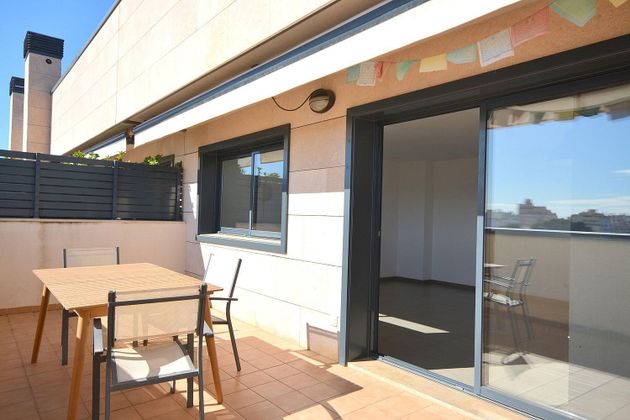 Foto 2 de Ático en alquiler en Amanecer - L'Olivera de 2 habitaciones con terraza y piscina