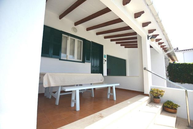 Foto 2 de Casa adossada en venda a Ferreries de 6 habitacions amb terrassa i piscina