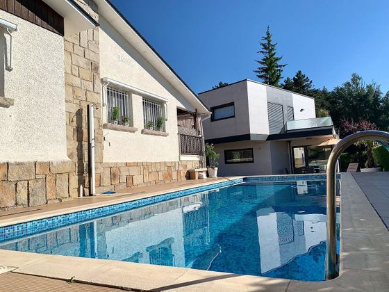 Foto 1 de Chalet en venta en Miraflores de la Sierra de 3 habitaciones con terraza y piscina