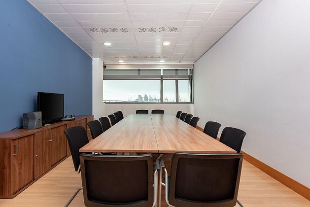 Foto 2 de Alquiler de oficina en El Raval de 150 m²