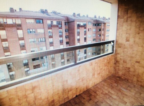Foto 2 de Venta de piso en Iturrama de 3 habitaciones con terraza y balcón