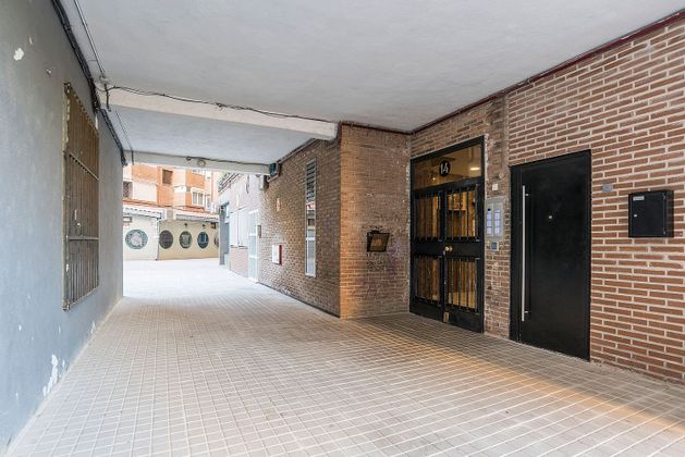Foto 2 de Piso en venta en calle De Tribaldos de 3 habitaciones con terraza y aire acondicionado