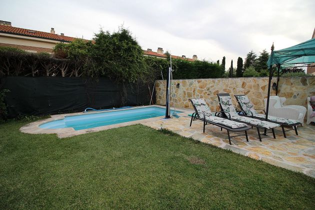 Foto 2 de Casa en venda a Alovera de 5 habitacions amb terrassa i piscina