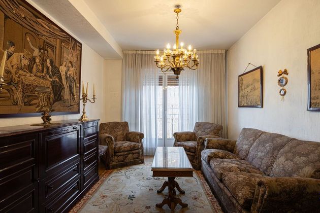 Foto 2 de Pis en venda a calle De Cartago de 3 habitacions amb terrassa i calefacció