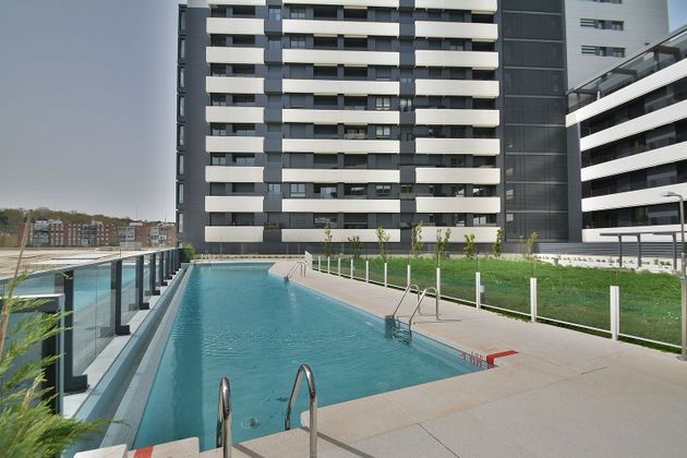 Foto 1 de Alquiler de piso en calle Del Duque de Tovar de 1 habitación con terraza y piscina