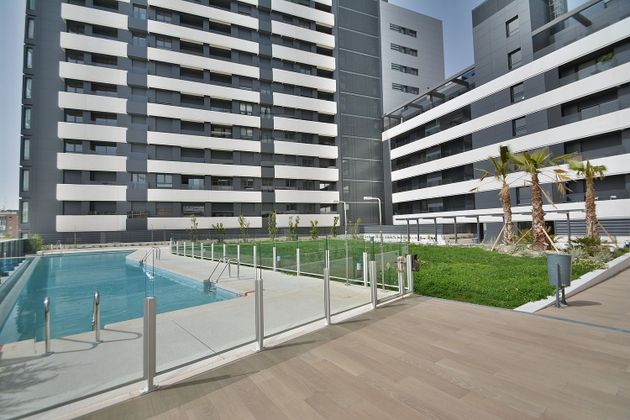 Foto 2 de Alquiler de piso en calle Del Duque de Tovar de 1 habitación con terraza y piscina