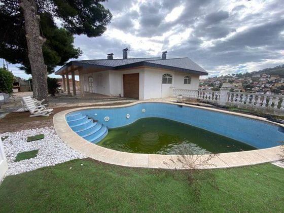 Foto 2 de Venta de casa en Santa Coloma de Cervelló de 5 habitaciones con terraza y piscina