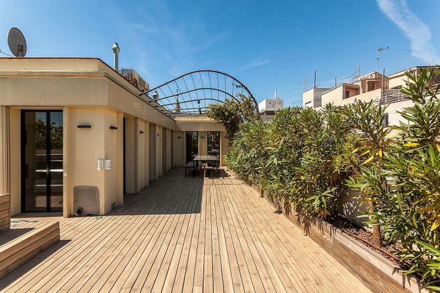 Foto 2 de Àtic en venda a El Gòtic de 2 habitacions amb terrassa i piscina