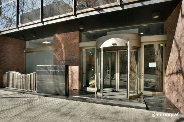 Foto 2 de Edifici en lloguer a calle Aragó de 2450 m²