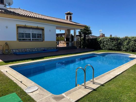 Foto 1 de Chalet en venta en Casar (El) de 4 habitaciones con terraza y piscina