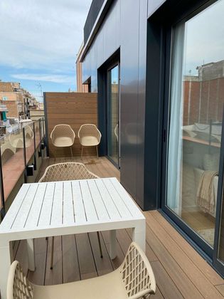 Foto 1 de Alquiler de piso en Vila de Gràcia de 2 habitaciones con terraza y muebles
