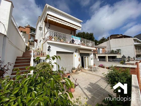 Foto 2 de Chalet en venta en Can Roca-Muntanyeta de 3 habitaciones con terraza y jardín