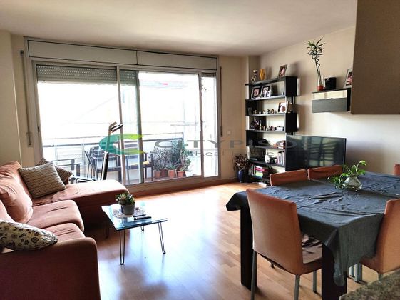 Foto 2 de Venta de piso en El Poblenou de 2 habitaciones con garaje y balcón
