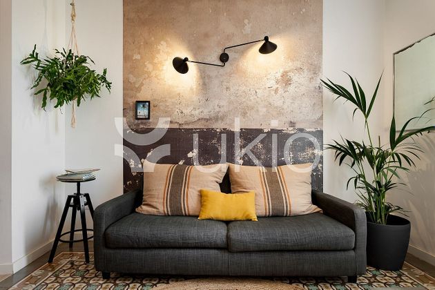 Foto 2 de Alquiler de piso en Vila de Gràcia de 1 habitación con muebles y balcón