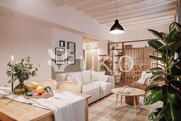 Foto 2 de Alquiler de estudio en Sant Pere, Santa Caterina i la Ribera con muebles y balcón