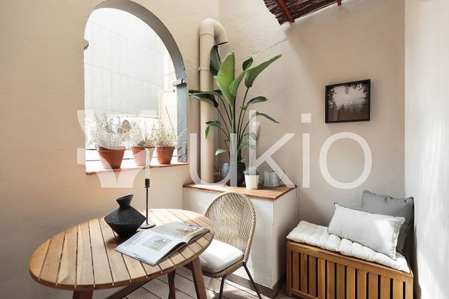 Foto 1 de Pis en lloguer a La Sagrada Família de 2 habitacions amb mobles i balcó