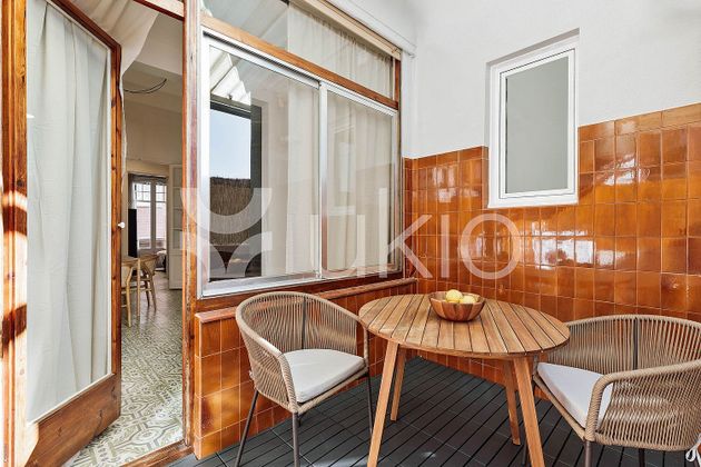 Foto 1 de Alquiler de piso en Sarrià de 2 habitaciones con terraza y muebles