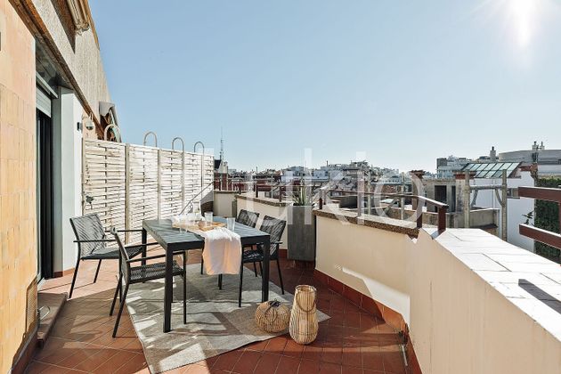 Foto 1 de Àtic en lloguer a Sarrià de 2 habitacions amb terrassa i mobles
