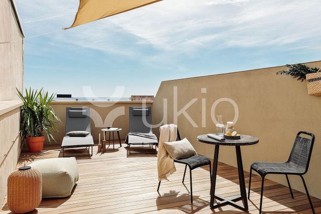 Foto 1 de Alquiler de ático en El Poblenou de 2 habitaciones con terraza y muebles