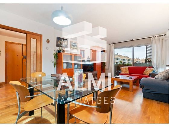 Foto 1 de Piso en venta en Sant Andreu de Palomar de 3 habitaciones con garaje y jardín