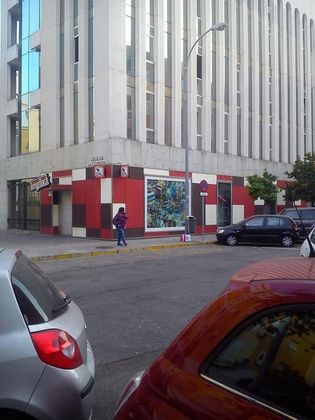Foto 1 de Venta de local en calle José de la Cámara de 304 m²