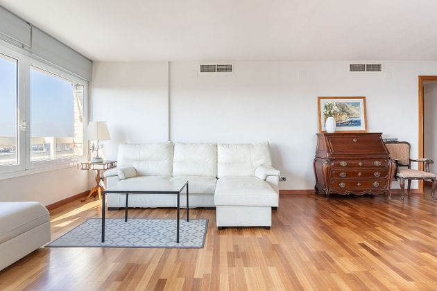 Foto 2 de Pis en venda a calle De Sabino Arana de 4 habitacions amb garatge i aire acondicionat
