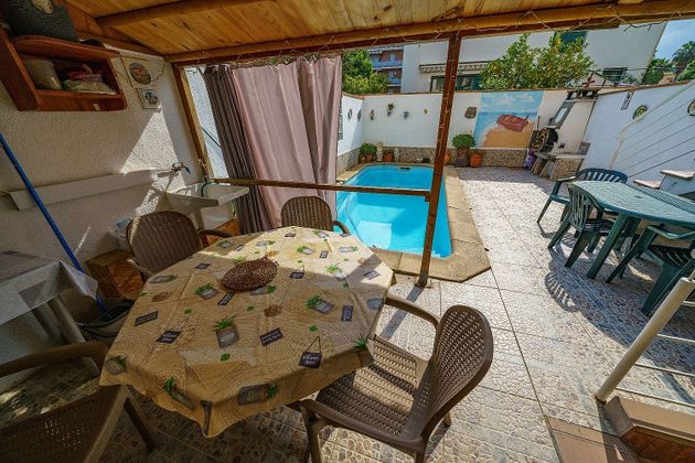 Foto 2 de Casa adosada en venta en Poblenou de 4 habitaciones con terraza y piscina