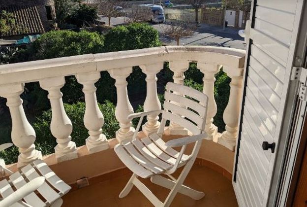 Foto 2 de Venta de casa adosada en El Perellonet de 4 habitaciones con terraza y piscina