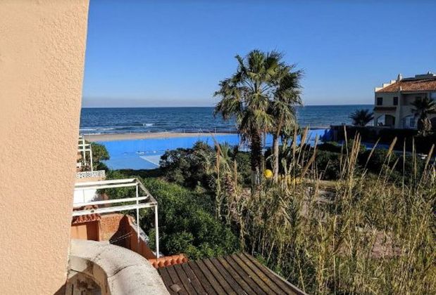 Foto 1 de Casa adossada en venda a El Perellonet de 4 habitacions amb terrassa i piscina