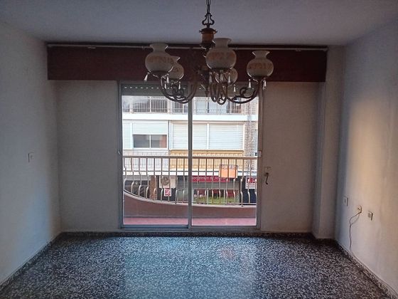 Foto 2 de Venta de piso en calle Del Comte Ronrée de 4 habitaciones con terraza y balcón