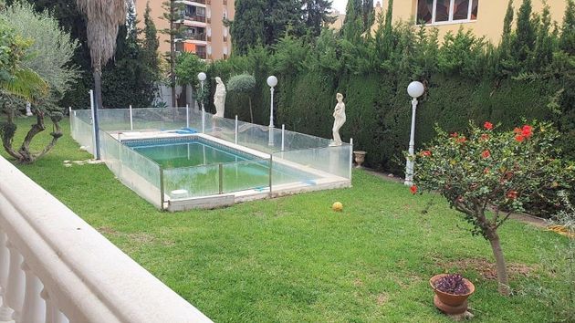 Foto 2 de Xalet en venda a calle Camelias de 4 habitacions amb terrassa i piscina
