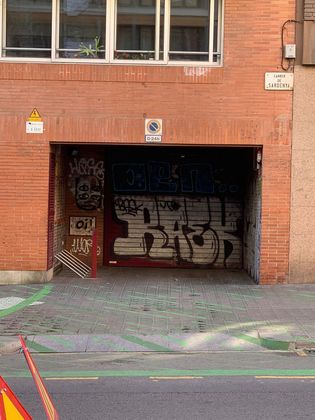 Foto 1 de Venta de garaje en calle De Sardenya de 23 m²