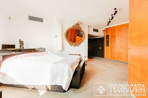 Foto 2 de Ático en venta en paseo Cerca de de Sant Joan de 3 habitaciones con terraza y garaje
