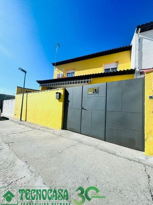 Foto 2 de Casa en venda a calle Agua de 3 habitacions amb garatge i jardí