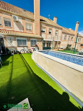 Foto 1 de Casa adossada en venda a Layos de 4 habitacions amb terrassa i piscina