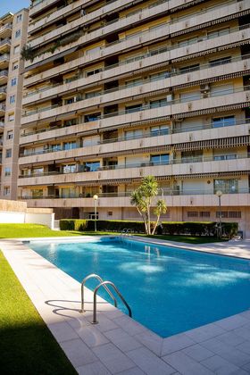 Foto 1 de Piso en venta en La Maternitat i Sant Ramon de 4 habitaciones con terraza y piscina