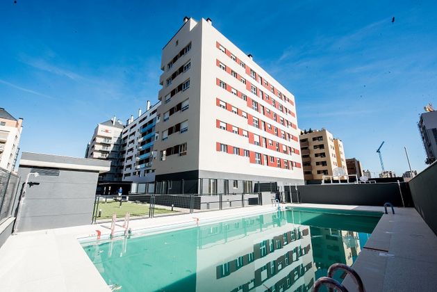 Foto 1 de Alquiler de piso en calle Enrique Urquijo de 2 habitaciones con piscina y garaje