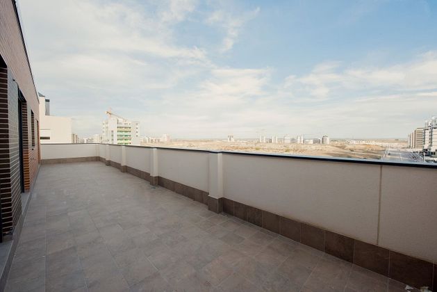 Foto 2 de Venta de ático en calle Enrique Urquijo de 3 habitaciones con terraza y piscina