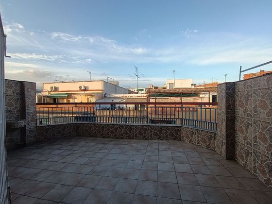 Foto 1 de Ático en venta en Riu de 4 habitaciones con terraza y balcón