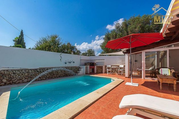 Foto 2 de Casa en venda a calle Villacarlos de 3 habitacions amb terrassa i piscina