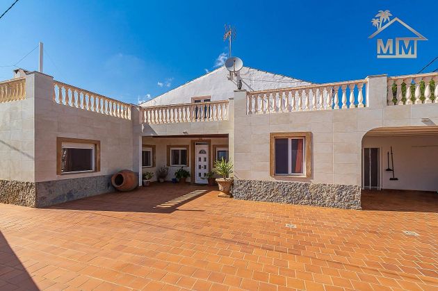 Foto 1 de Casa en venda a calle Villacarlos de 3 habitacions amb terrassa i piscina