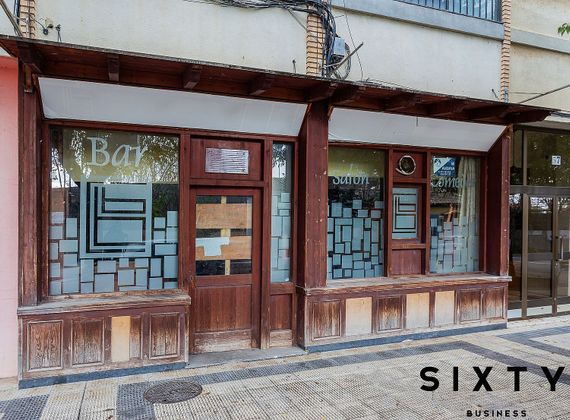 Foto 2 de Local en venda a calle Ramon y Cajal de 175 m²