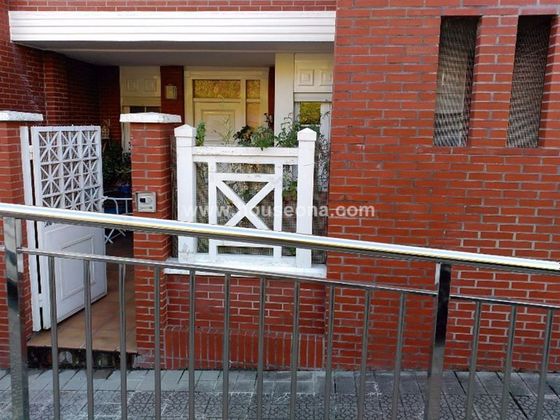Foto 2 de Casa en venta en Arangoiti de 4 habitaciones con terraza y garaje