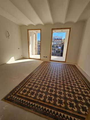 Foto 1 de Pis en venda a calle Del Consell de Cent de 3 habitacions amb terrassa i balcó