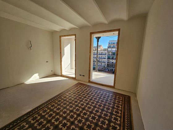 Foto 2 de Pis en venda a calle Del Consell de Cent de 3 habitacions amb terrassa i balcó