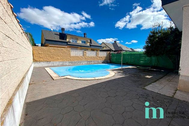 Foto 1 de Casa en venda a Serranillos del Valle de 4 habitacions amb piscina i garatge