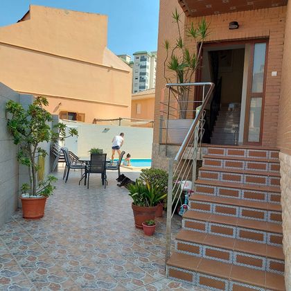 Foto 2 de Xalet en venda a El Perelló - Les Palmeres - Mareny de Barraquetes de 5 habitacions amb terrassa i piscina