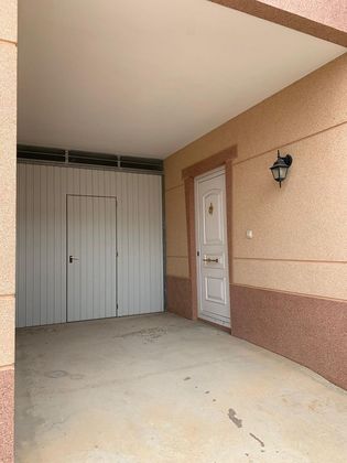 Foto 2 de Casa adossada en venda a calle Adolfo Suarez de 4 habitacions amb terrassa i garatge