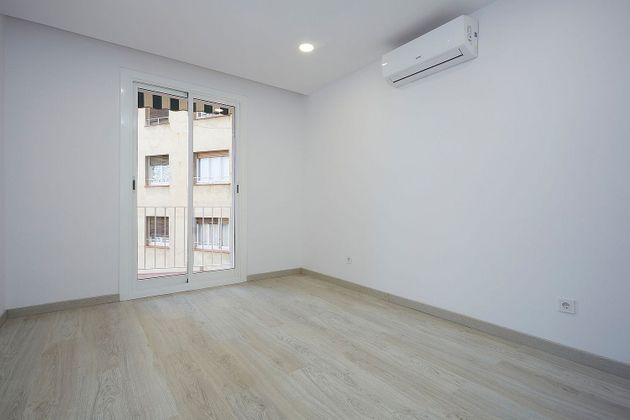 Foto 2 de Piso en venta en El Baix Guinardó de 3 habitaciones con balcón y aire acondicionado