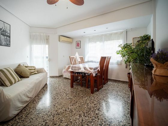 Foto 2 de Piso en alquiler en La Roqueta de 3 habitaciones con balcón y aire acondicionado